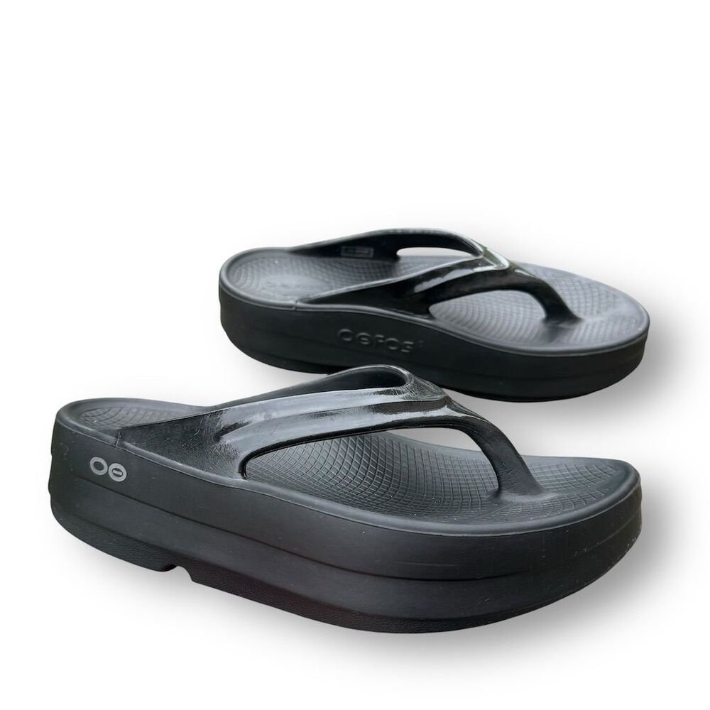 OOFOS Women's Black Comfort Sandals - Picture 14 of 14